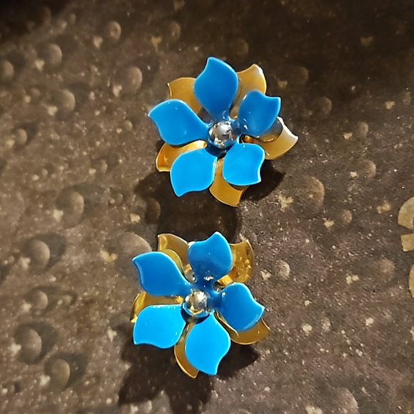 Pakula Gold Tone Flower Earrings Clip-On Closure Enamel Petal Gold/Blue Women's - Picture 3 of 3